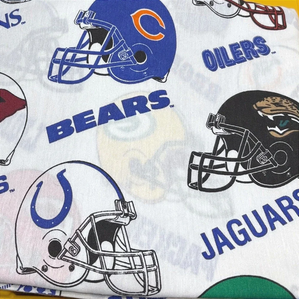 Vintage 1995 NFL Team Helmets Twin Flat/Fitted Sheet Set  NO PILLOWCASES